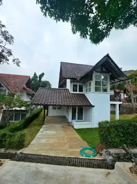 Villa Grand Trawas dekat Ganjaran Cimory Tretes vila taman dayu puncak