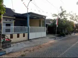 DIKONTRAKKAN Rumah SIAP HUNI UNTUK KELUARGA BAIK-BAIK.