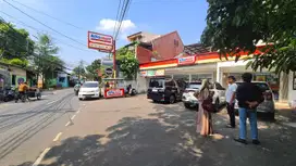 Ruang usaha Alfamart di Pasar Minggu