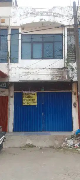Di jual ruko 2 1/2 lantai. Lokasi strategis
