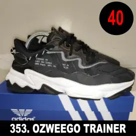 Sepatu running Adidas Ozweego