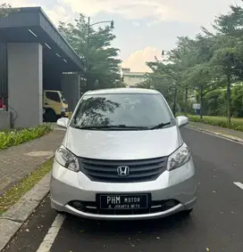 Honda Freed SD 1.5Cc A/T Tahun 2010 Warna Silver, sangat istimewa