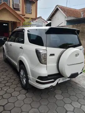 Terios R manual putih .