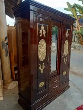 Lemari pakaian bahan kayu jati kuat