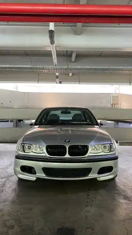 BMW 318i 2003 Bensin