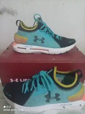 Sepatu Lari UNDER ARMOUR HOVR PHANTOM size 42,5 27cm