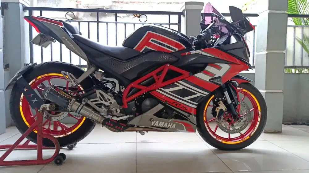 Dijual motor Yamaha R15 tahun 2017
