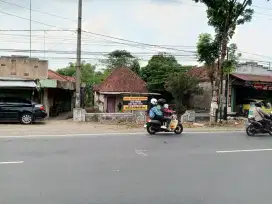 Di jual tanah beseta bangunan di pinggir Jalan Nasional