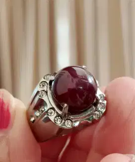 Cincin Ruby keunguan