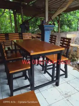 Meja kursi cafe resto dan makan biasa