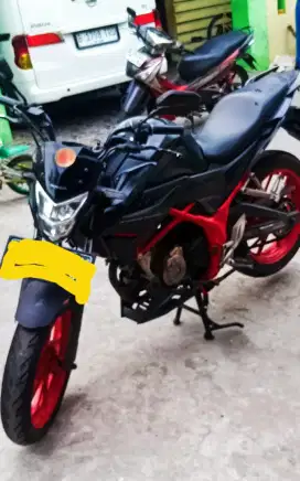 Di jual motor Honda cb150r