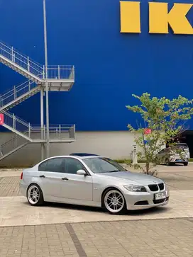 BMW E90 320i CBU SUNROOF