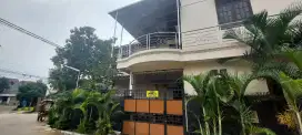 Rumah Hook kondisi bagus.2 lantai