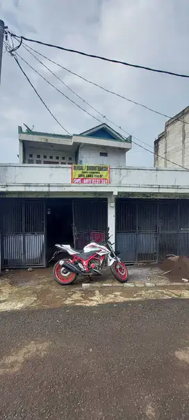 Dijual / Dikontrakan  4 KT 2 KM - Rumah 2 Lantai Siap Huni