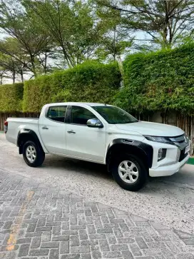 Mitsubishi triton gls 2020 4x4 double cabin putih B