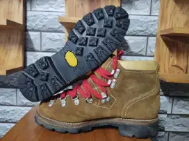GALLENKAMP kulit
size 41.5
Harga 250k net
