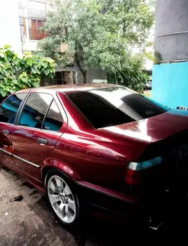 BMW 318i 1998 Bensin