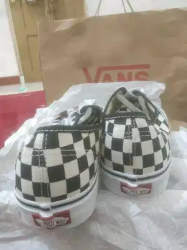 VANS AUTHENTHIC CHECKER BOARD