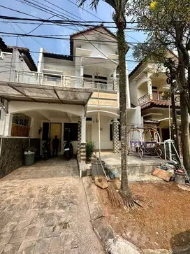 Rumah Dua Lantai di Pesona Khayangan Juanda