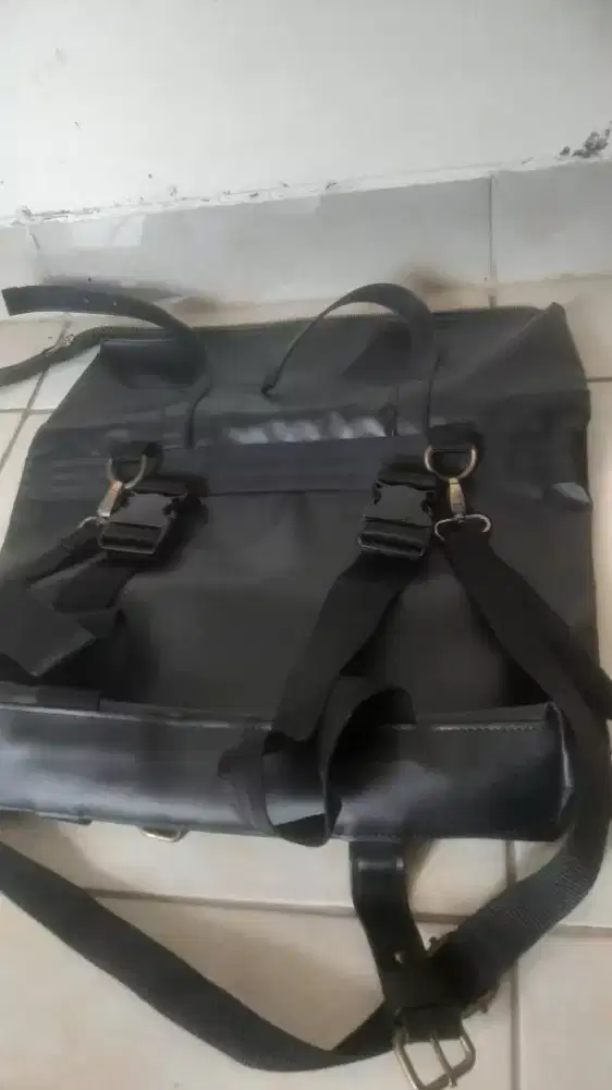 Tas Pria   dari kulit sapi