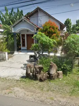 Di jual rumah di madiun, pinggir jalan utama cocok untuk usaha.