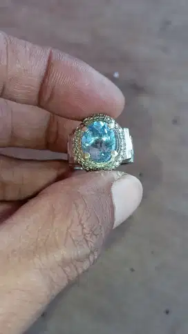 Cincin natural blue topaz Swiss