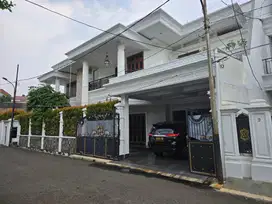 Rumah  baru renov milik pejabat di kawasan elite