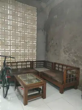 Kursi ruang tamu kayu