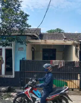 Di kontrakan rumah pribadi