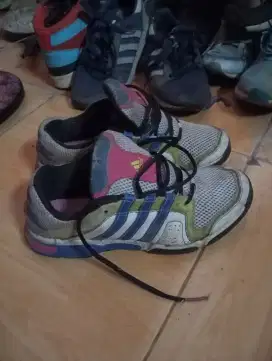 TENIS / ADIDAS / 41 / CHINA