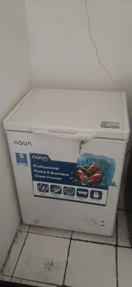 Freezer Merek Aqua 100 Liter