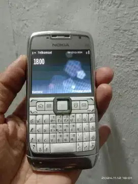 Nokia E71 white