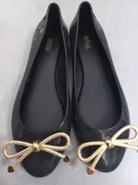 SEPATU MELISA Sz 38 & H.M SZ 36 PL PEMAKAIAN 1 KALI KARNA KEBESARAN