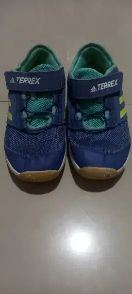 Sepatu Addidas terrex