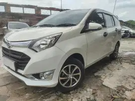 Daihatsu Sigra 1.2 R Bensin-MT 2018 Putih /