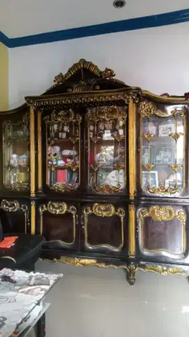 Di jual lemari bufet jati tua antik