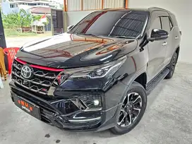 Km 50rb.. FORTUNER VRZ TRDs 2.4 A/T 2021.. eNHa garage Semarang..