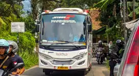 TURUN HARGA! Medium Bus Pariwisata Isuzu 2017 Karoseri Adi Putro asli