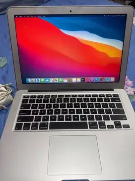 Macbook Air 13 in 2014 i5 8 128gb