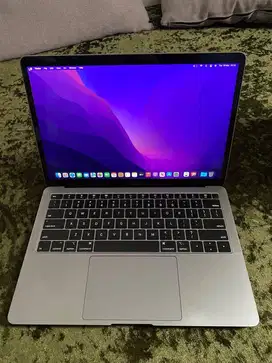 Macbook Air 13 in 2018 i5 8 128gb