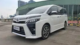 Like New TDP 33Jt Toyota Voxy 2.0 Bensin-AT 2017 Putih /