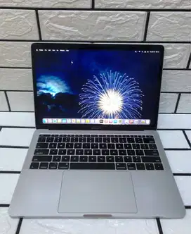 Macbook Pro 13 In 2016 Non Touchbar 16 / 256gb