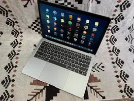 Macbook Air 13 in 2019 i5 8 256gb