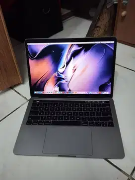 macbook pro 13 in 2018 touchbar i5 8 256
