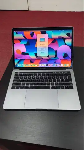 Macbook pro 13 in 2018 i7 16 256gb