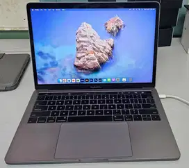 Macbook Pro 13 in 2018 i5 16 512gb