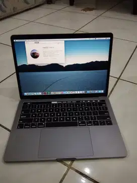 Macbook Pro 13 in 2019 i5 8 128gb