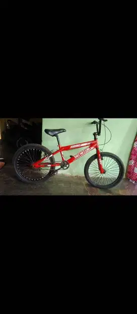 Sepeda senantor BMX masih baru di pake 4 kali doank keadaan masih bagu