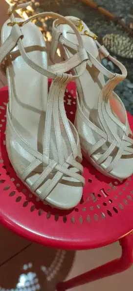 Jual cepat Sepatu pesta wanita