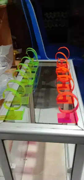 Stand pajangan aksesoris jam tangan atau gelang